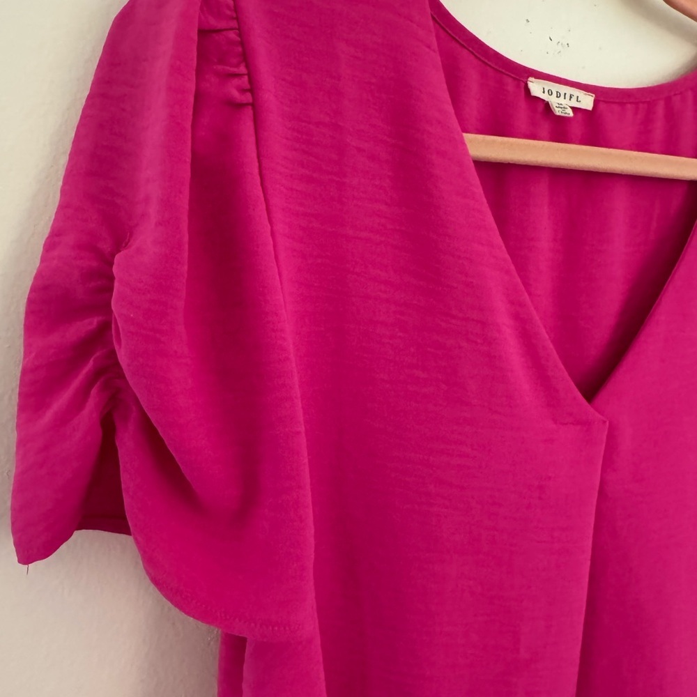 JODIFL Hot Pink V Neck Ruched Puff Sleeve Blouse Size M Boutique - Picture 6 of 8